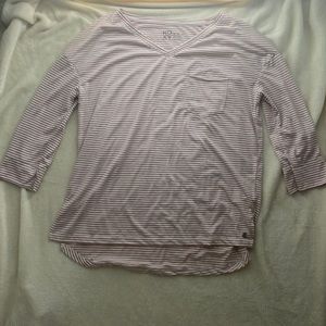 Roxy shirt size XL barely worn in great condition